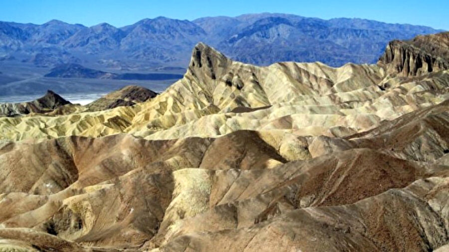 Death Valley/ ABD
Dünyanın en sıcak bölgesiyle final yapıyoruz. Zira bu çölde su olmadan sadece 14 saat yaşayabilirsiniz.