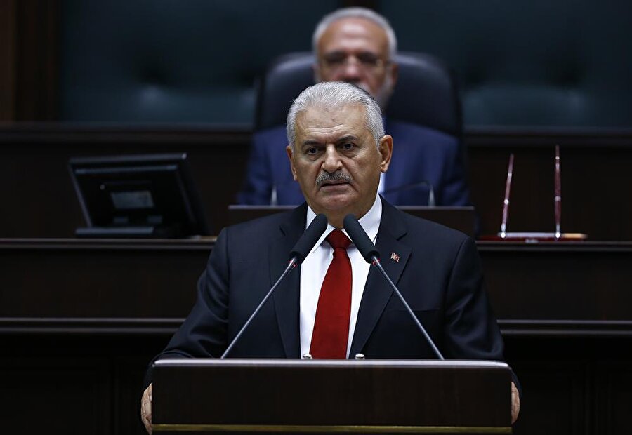 Başbakan Yıldırım esnafa müjdeyi verdi

                                    AK
Parti Genel Başkan Vekili ve Başbakan Binali Yıldırım, partisinin TBMM Grup
Toplantısı'nda konuşma yaptı. Esnaf ve sanatkarların kullanacağı işletme
kredisi sınırının 150 binden 200 bine çıkarıldığını açıklayan Yıldırım, cep
telefonu görüşmesinde vergi yüzdesini de yüzde 25’ten 7.5'e düşürüleceğini
söyledi.
                                