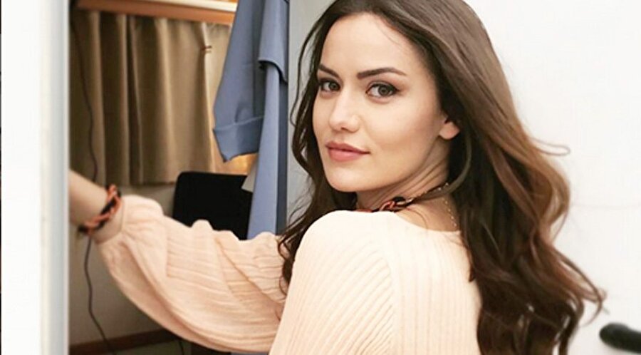 Fahriye Evcen
1, 73