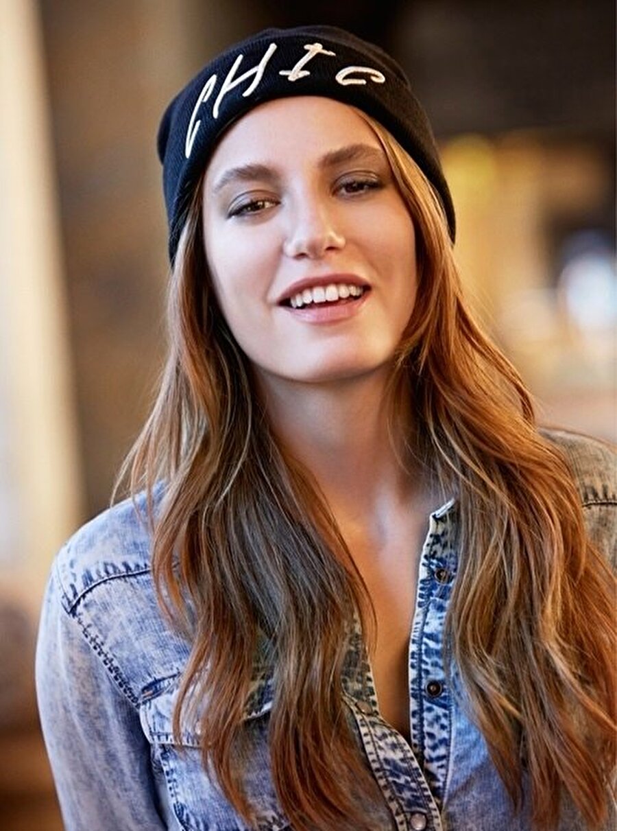 Serenay Sarıkaya

                                    
                                    
                                    
                                    
                                    1, 75
                                
                                
                                
                                
                                