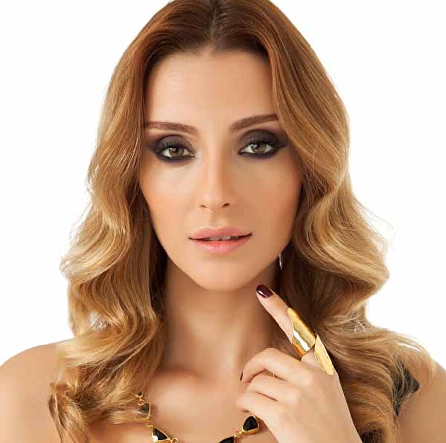 Özge Ulusoy
1, 80