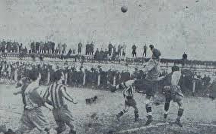 1913 - Fenerbahçe 0-6 Galatasaray
O zamanki adı Union Club(Şükrü Saraçoğlu) sahasında oynanan maçı Galatasaray 0-6 kazanmıştı.