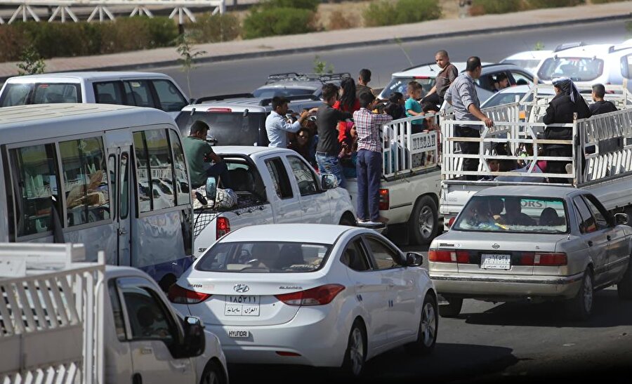 57 bin kişi göç etti

                                    IKBY İçişleri Bakanlığı bünyesindeki Ortak Kriz Koordinasyon Merkezi, Twitter hesabından yaptığı açıklamada, 57 bin sivilin Erbil ve Süleymaniye'ye göç ettiğini belirtti.
                                