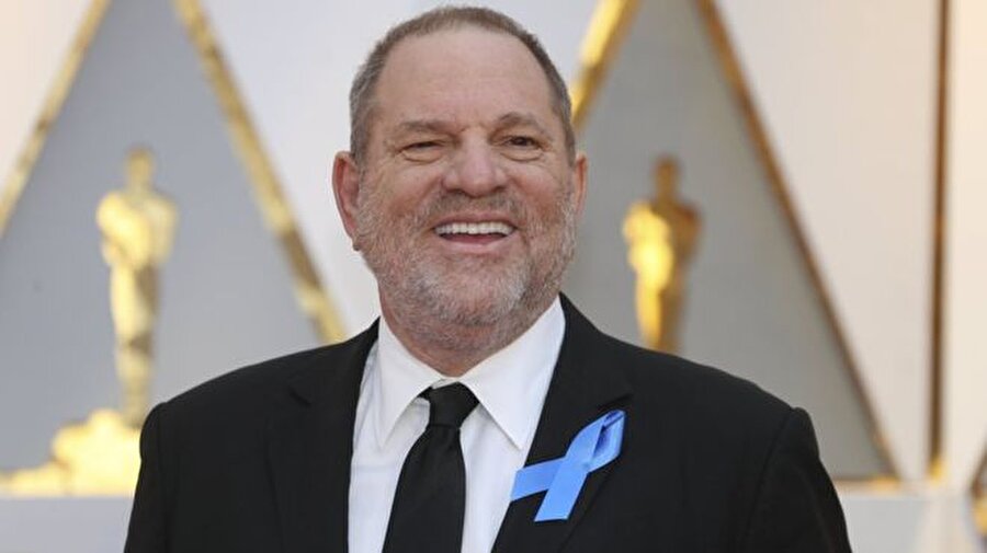 Kim bu Harvey Weinstein ? 
Amerikalı film yapımcısı 1999 ve 2003 yıllarında Oscar ödülü almıştı.Kardeşi Bob'la beraber film şirketi Miramax'i kuran Weinstein , daha sonra Weinstein şirketinin başına geçti.Hollywood'un en güçlü insanlarından biri olarak bilinen Weinstein, Ucuz Roman (Pulp Fiction), Zoraki Kral ve Aşık Shakespeare gibi birçok filmin yapımcılığını üstlenmişti.