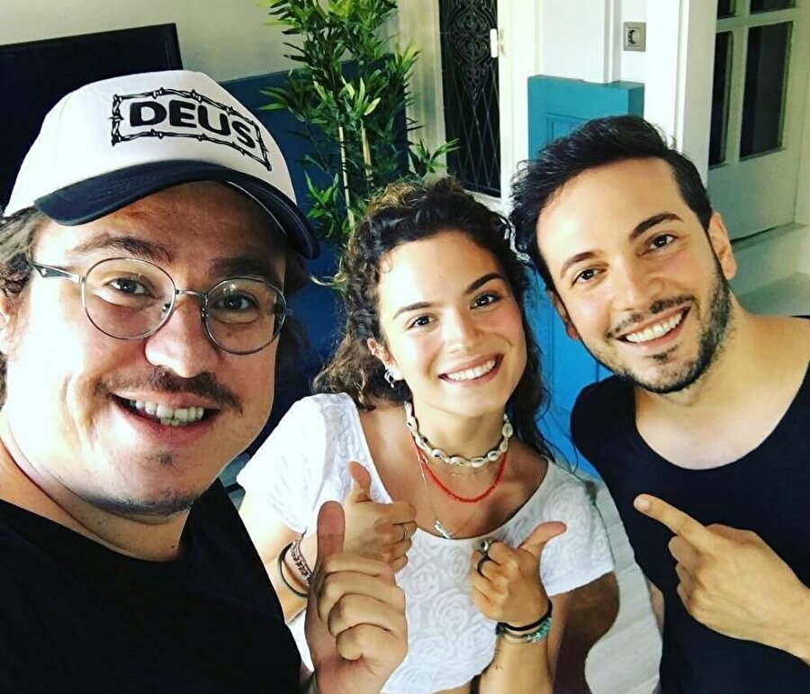Film 27 Ekim'de vizyonda!

                                    
                                    Deneyimli oyuncu Emre Kınay'ın ve sosyal medya fenomeni Aslı Bekiroğlu'nun da rol aldığı film 27 Ekim'de vizyonda olacak.
                                
                                
