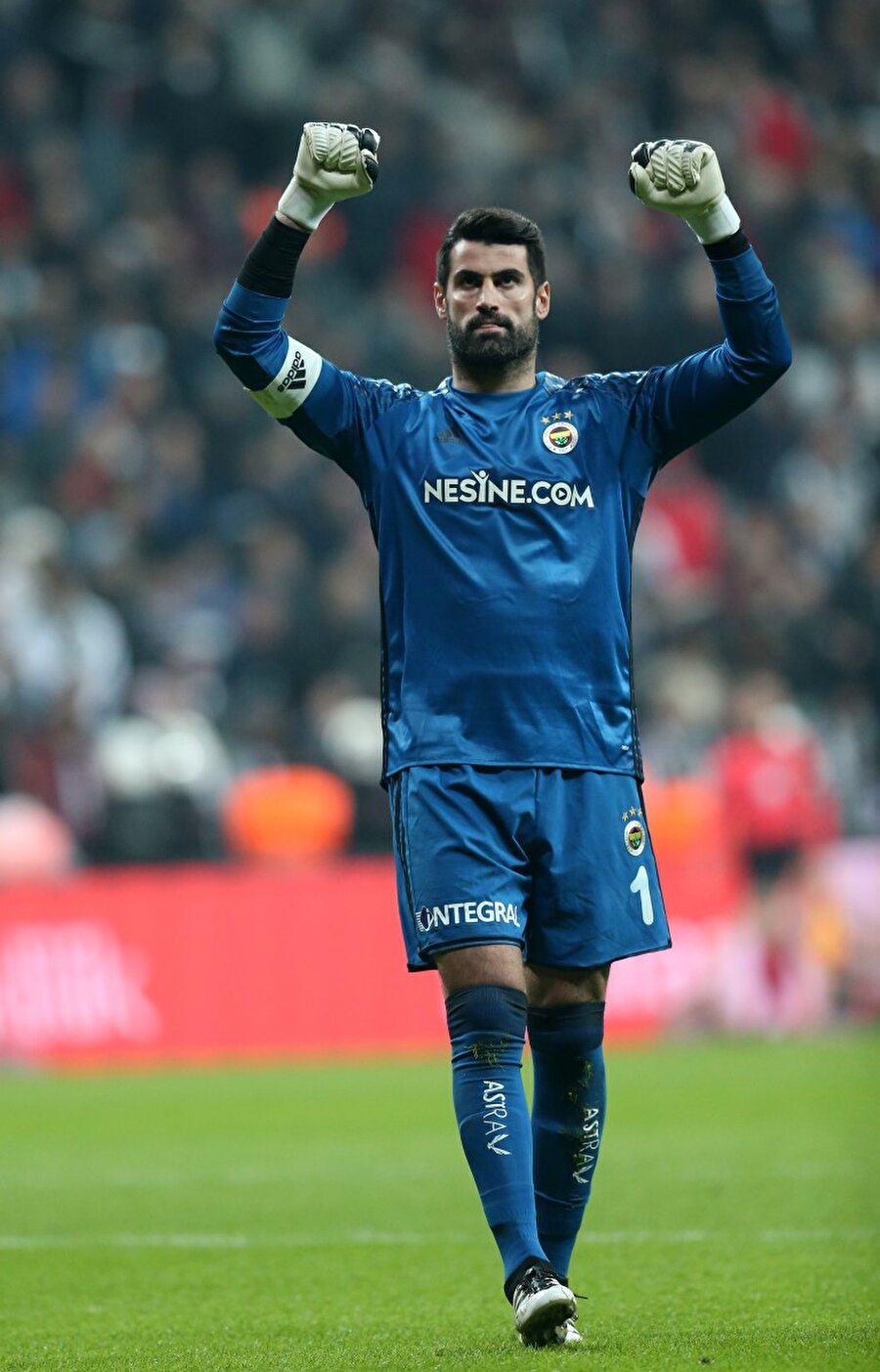 Derbi öncesi Volkan’a şok gönderme: Oynayacak futbolcu değil