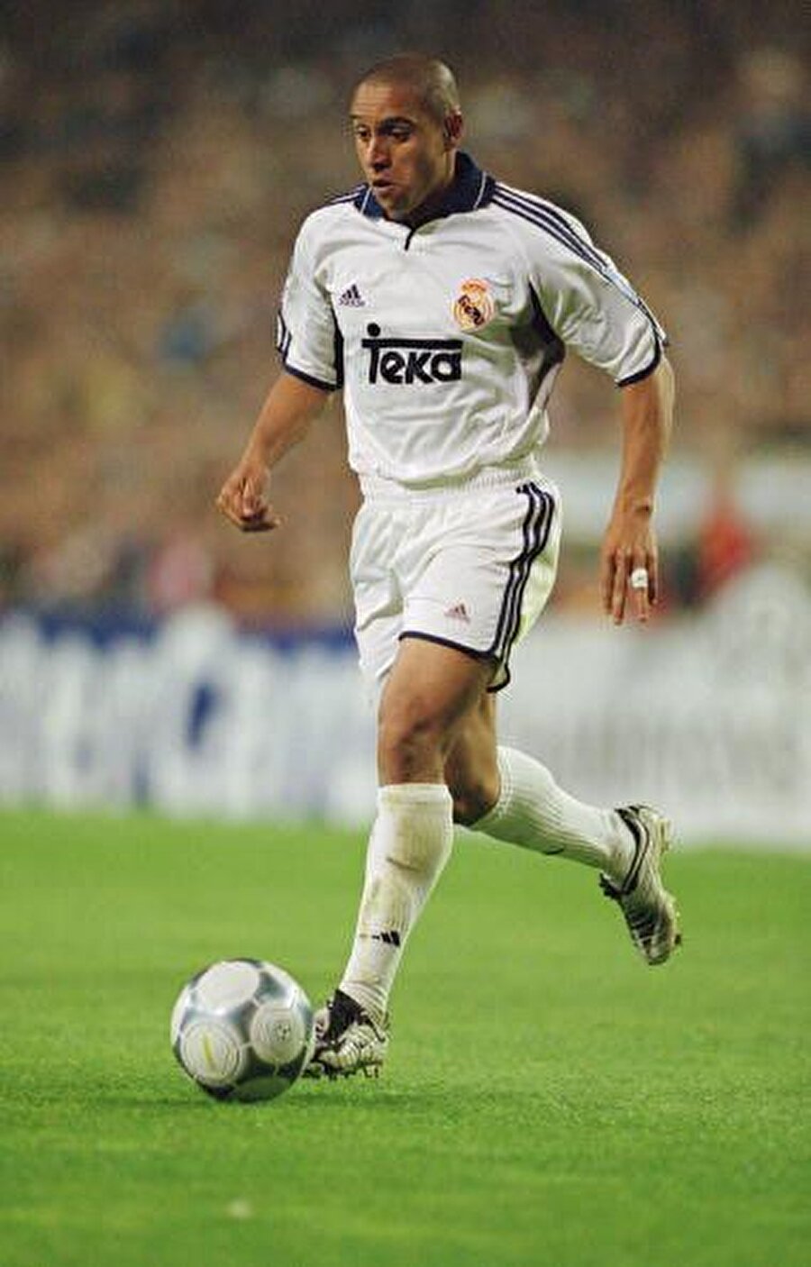 
                                    Real Madri'le 523 maça çıkan Carlos 69 gol atıp 43 asist yaptı. Sambacı başarılı performansıyla tüm dünyada tanınan bir yıldız haline geldi.
                                