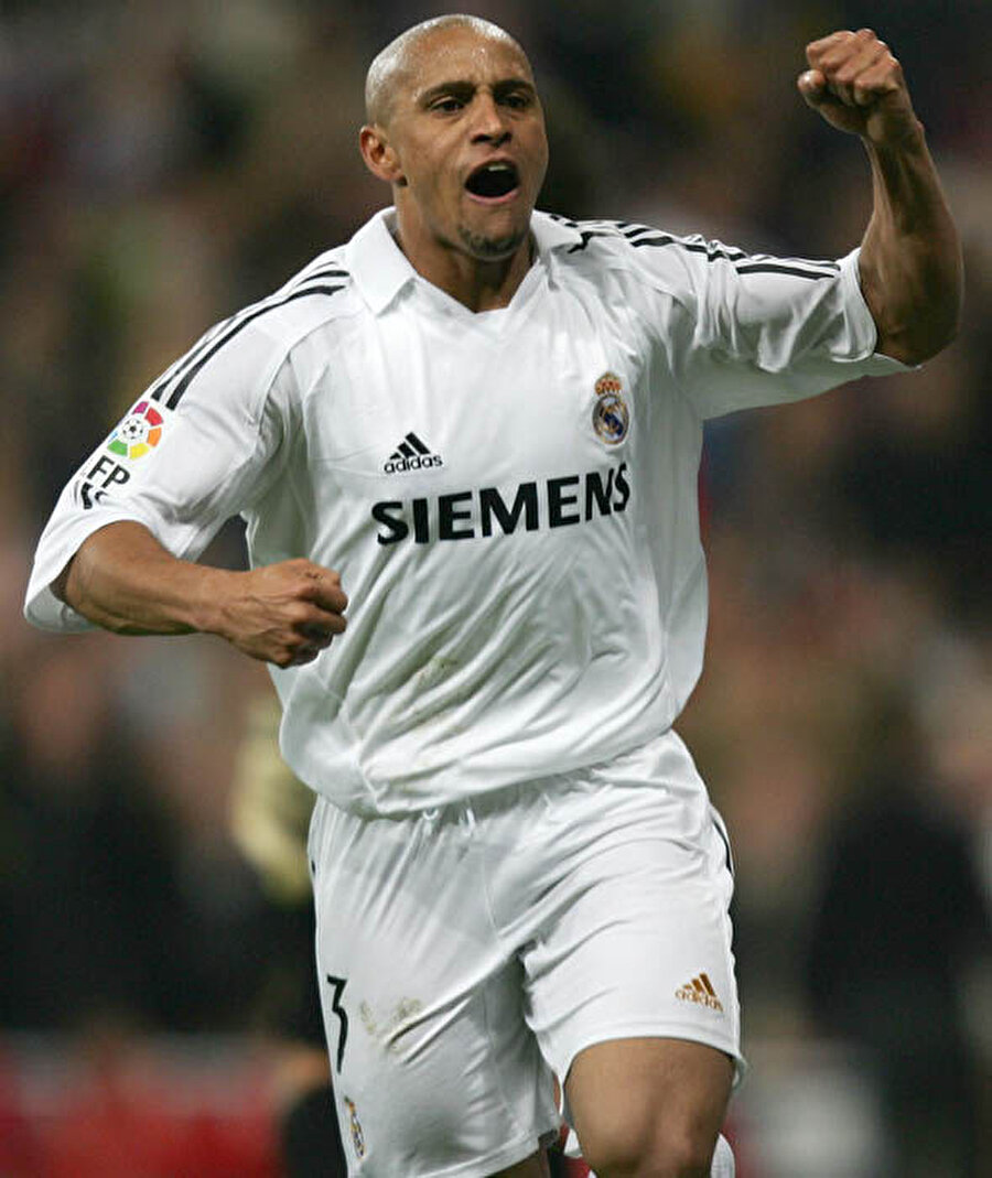
                                    1996-2006 yılları arasında Brezilya Milli Takımı formasını da başarıyla taşıyan Carlos; iki Copa Amerika, bir Konfederasyon Kupası, bir Dünya Kupası başarısı yaşadı.
                                