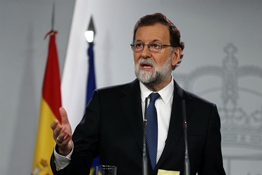 spanya Başbakanı Mariano Rajoy yaptığı açıklamada Katalon liderlerin görevden alınacağını ve ayrılıkçı bölgenin kontral altına alınacağını belirtti.
