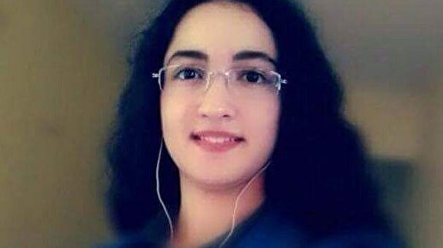 40 kiloydu!

                                    40 kilo civarında olduğu belirtilen Gül Meral'in cenazesi, kesin ölüm nedeninin belirlenmesi için Adli Tıp Kurumuna kaldırıldı. Genç kızın anoreksiyadan öldüğü iddia ediliyor. 
                                