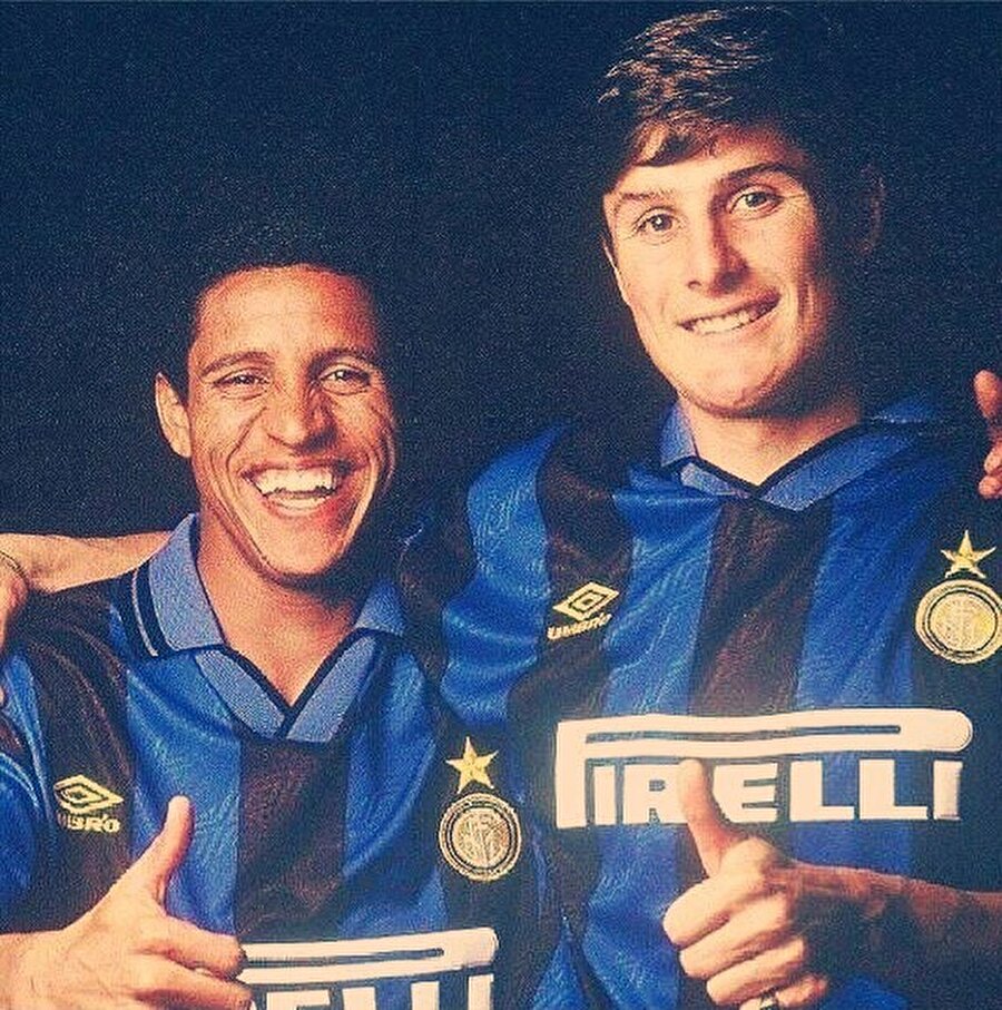 
                                    Palmeiras'ta sergilediği başarılı futbolla Avrupalı menajerlerin dikkatini çeken Carlos takvimler 1 Temmuz 1995'yı gösterdiğinde Inter'e imza attı. 
                                