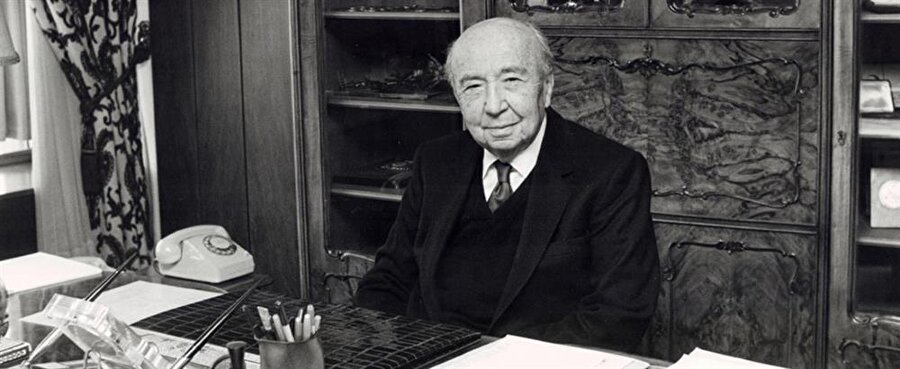 9- Ürettiğiniz malı önce kendiniz kullanın
Vehbi Koç, daime şirket içi ve kendi özel hayatında kendi şirketinin ürettiği ürünleri kullanmış, bu özelliği de bütün üreticilere tavsiye etmiştir.