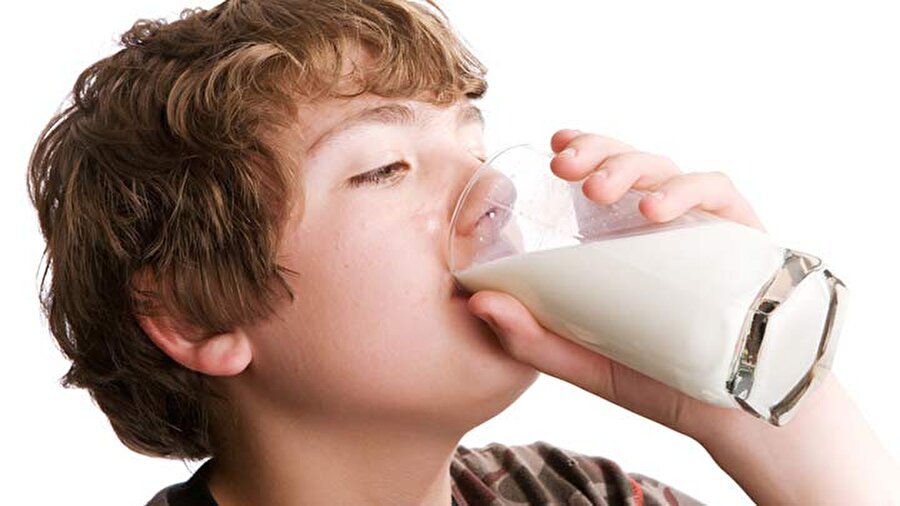 Süt arası vermeli

                                    
                                    Süt, içerdiği kalsiyum açısından çok zengin olmakla beraber aynı zamanda A, D ve B grubu vitaminleri de içeriyor. Okul çağı çocuklarının büyüme ve gelişimlerine destek olurken aynı zamanda içerdiği çinko sayesinde iştah artırarak bağışıklık sistemini kuvvetlendiriyor. 
                                
                                