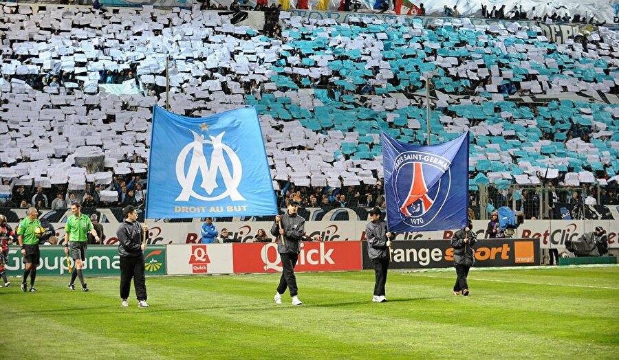"Le Classique” Olympique de Marseille-Paris Saint Germain
Fransa’nın başkenti ve kültürel merkezi olan Paris’in kuzeyli zenginlerine karşı, bir liman ve işçi sınıfının kenti olan Marsilya’nın ezilmişleri… Güney’in Kuzey’e isyan mücadelesidir.