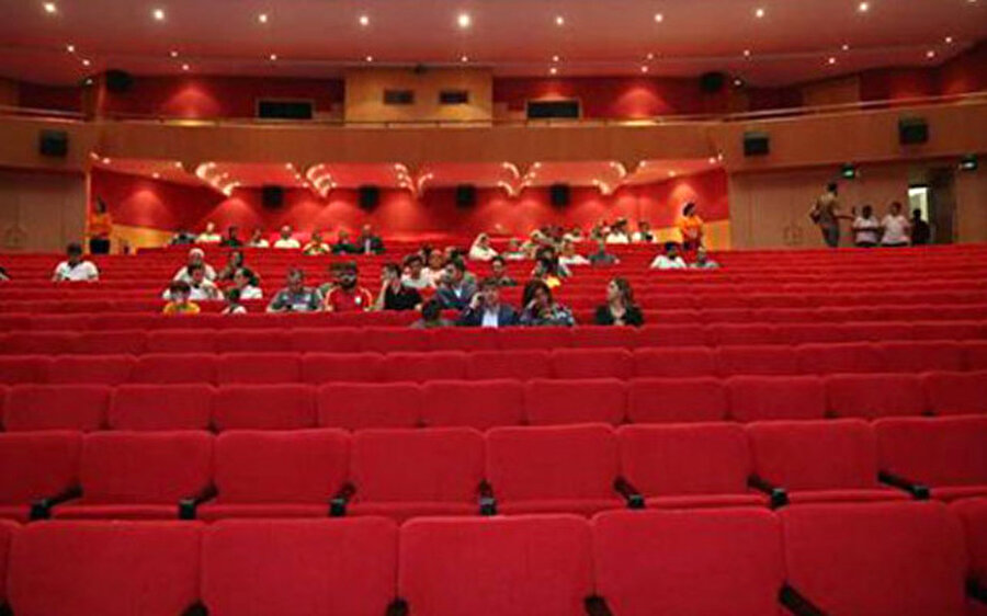 Salon boş kaldı!
Bu yıl 54'üncüsü düzenlenen Uluslararası Antalya Film Festivali kapsamında gösterilen 'Kurtlar Vadisi Vatan' filmi, ücretsiz olmasına rağmen ilgi görmedi.
