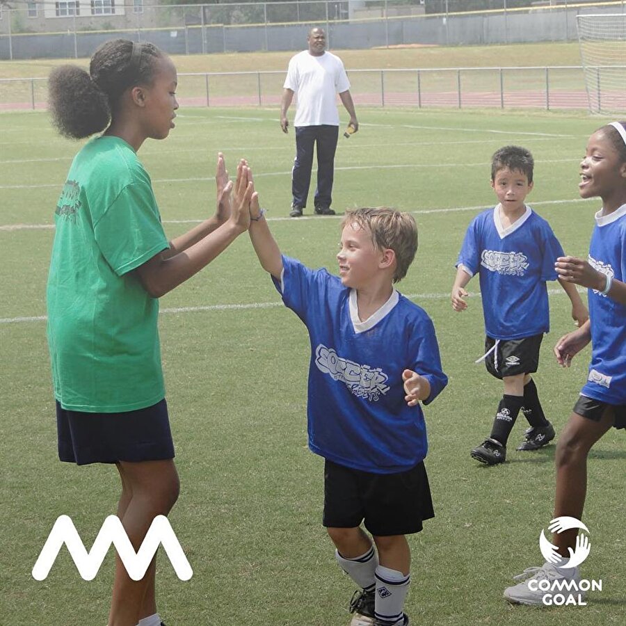 Common Goal Hareketi, 80 farklı ülkede varlığını sürdüren ve ekonomik zorluk yaşayan çocukların gelişimiyle ilgilenen spor temalı bir sosyal sorumluluk projesi.

                                    
                                    
                                    
                                    
                                    
                                    
                                
                                
                                
                                
                                
                                
