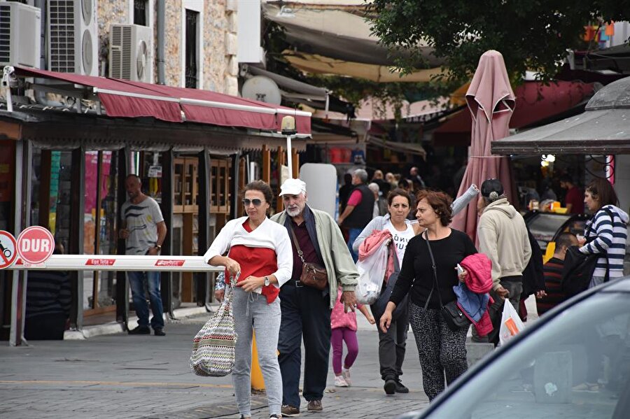 Bodrum'da 4.6 büyüklüğünde deprem meydana geldi

                                    Muğla'nın Bodrum ilçesinde 4.6 büyüklüğünde bir deprem meydana geldi. 12:36'da meydana gelen deprem kısa süreli paniğe neden oldu. AFAD verilerine göre, saat 12:36 meydana gelen depremin derinliği derinliği 19.3 kilometre olarak ölçüldü. Can ya da mal kaybına yol açmayan deprem, çevre il ve ilçelerde de hissedildi.
                                