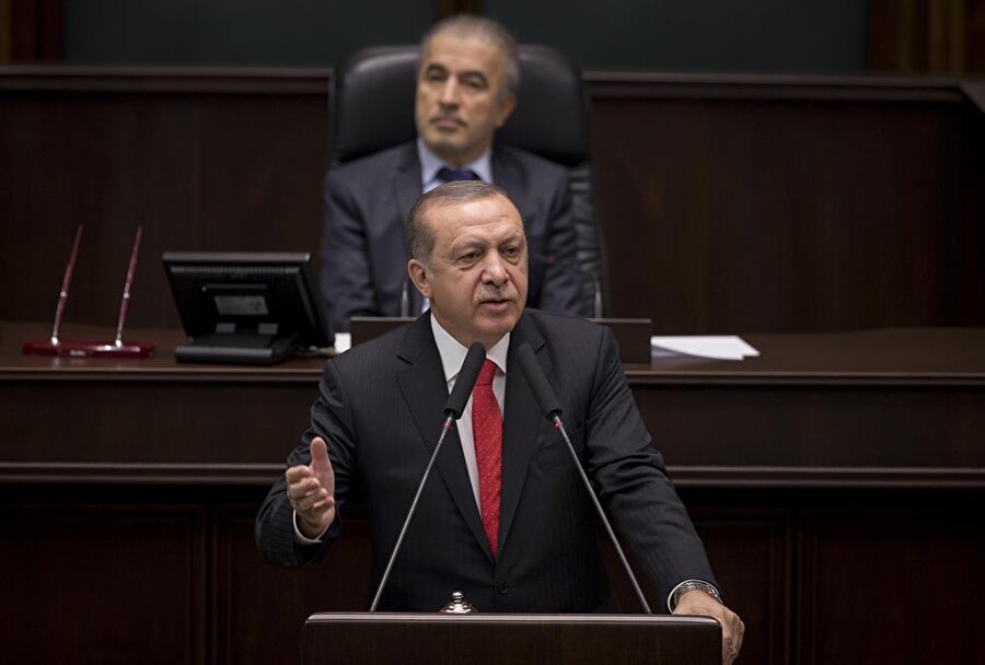 Cumhurbaşkanı Erdoğan: Önümüzde Afrin konumuz var

                                    Cumhurbaşkanı ve AK Parti Genel Başkanı Recep Tayyip Erdoğan AK Parti Grup Toplantısında konuştu. Erdoğan, "İdlib'deki operasyon büyük oranda neticelendi, önümüzde Afrin konumuz var. Daha önce ne dedik? Bir gece ansızın gelebiliriz, bir gece ansızın vurabiliriz." dedi.
                                