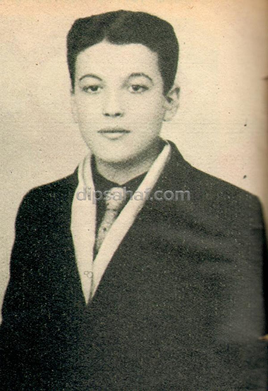 Sadri Alışık, 5 Mart 1925 tarihinde İstanbul’da dünyaya gelir.

                                    
                                    
                                    
                                
                                
                                