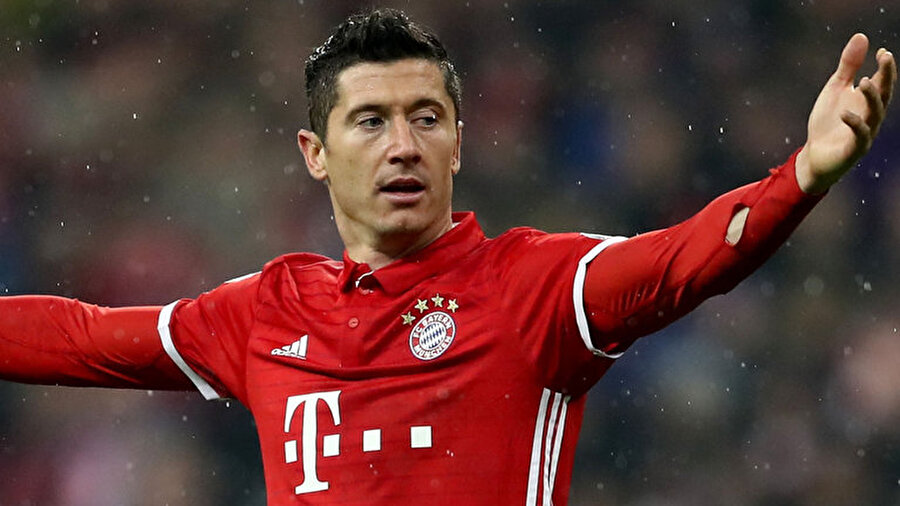 ROBERT LEWANDOWSKI - YANARDAĞ PATLADI 
Avrupa'nın en önemli golcülerinden Polonyalı golcü Lewandowski, 2010 yazında Lech Poznan'dan Blackburn'e transfer olacakken İzlanda'da bir yanardağın patlaması sonucunda Avrupa'da tüm uçuşlar iptal oldu. Böylece Lewandowski’nin İngiltere'ye gitmeyi beklerken araya giren Dortmund bu transferi sonlandırdı. Polonyalı oyuncunun kaderi burada değişti, yıldızı burada parladı.