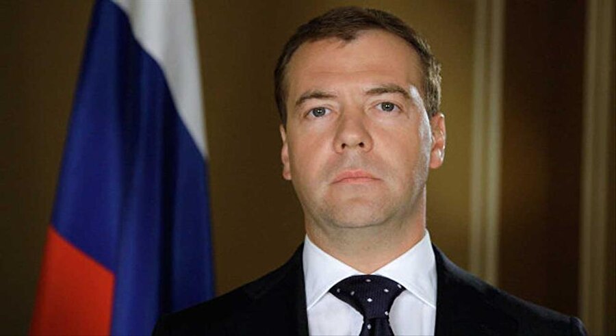 Dmitri Medvedev

                                    Rusya Başbakanı olan Medvedev hukuk fakültesi mezunudur.
                                