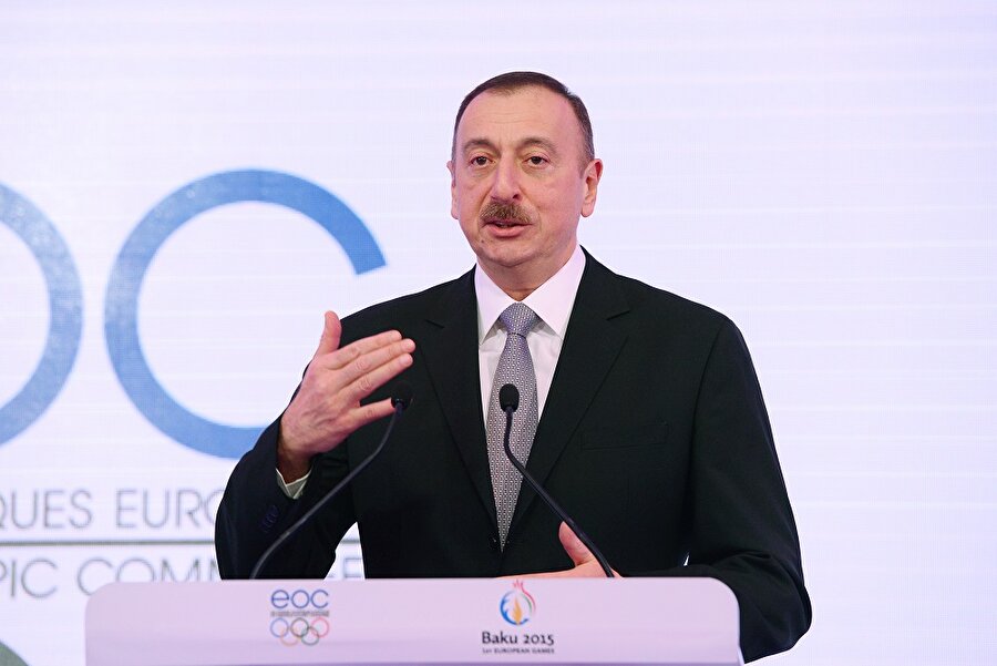 İlham Aliyev

                                    Azerbeycan Cumhurbaşkanı olan Aliyev, 1982 yılında Moskova Devlet Uluslararası İlişkiler Enstitüsü'nden mezun oldu.
                                