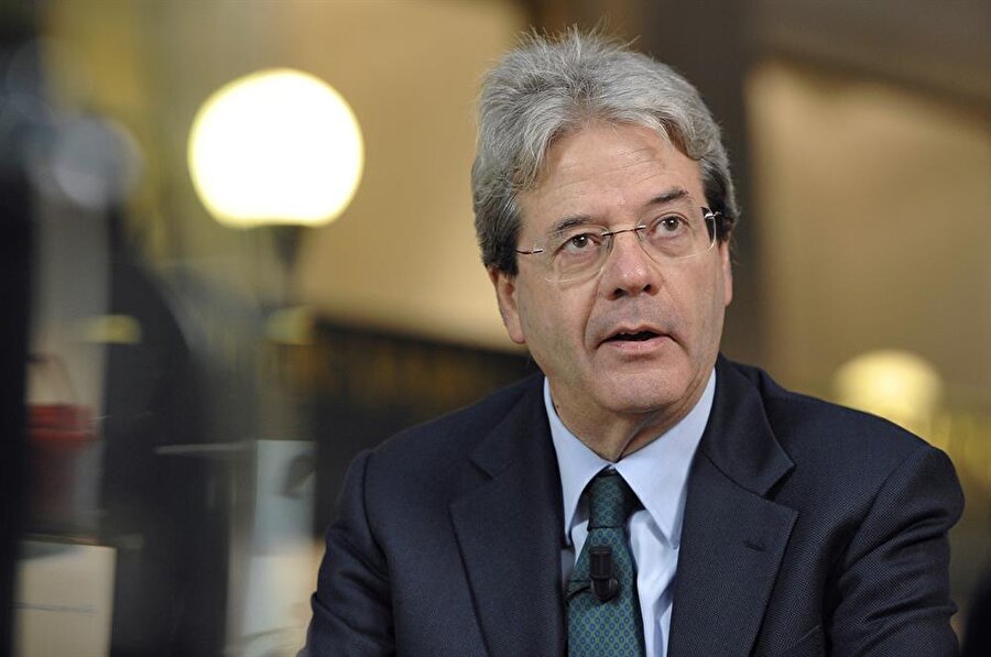 Paolo Gentiloni

                                    İtalya Bşbakanı olan Gentiloni, Roma La Sapienza
Üniversitesi’nde Siyaset Bilimi mezunudur. 
                                