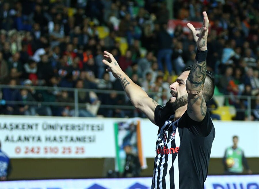 Negredo’dan Süper Lig’e merhaba!