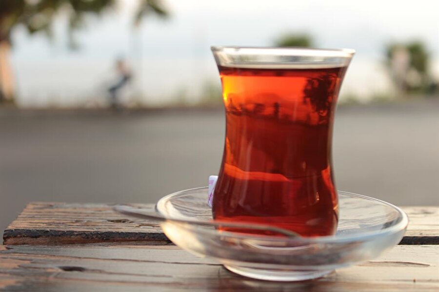 Türk çayında özel sektör ilki başardı

                                    
                                    Doğu Karadeniz'de bu sezon üreticiden yaklaşık 1 milyon 245 bin ton yaş çay alan ÇAYKUR ve özel sektöre ait fabrikalarda 255 bin ton kuru çay üretildi. Bu yıl ilk kez yaş çayın yüzde 60‘ını alan özel şirketler, ilk kz devlet şirketinden daha fazla çay alımı yapmış oldu.
                                
                                