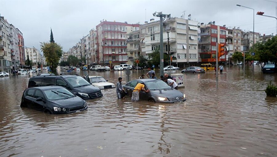 İstanbul ve Ankara dahil 16 ilde yağış uyarısı

                                    
                                    Sağanak yağış geliyor. Meteoroloji Genel Müdürlüğünün açıklamasına göre bugün İstanbul ve Ankara başta olmak üzere 16 ilde sağanak yağmurun etkisini göstereceği belirtildi. Ayrıntılı hava durumu için burayı inceleyebilirsiniz. 
                                
                                