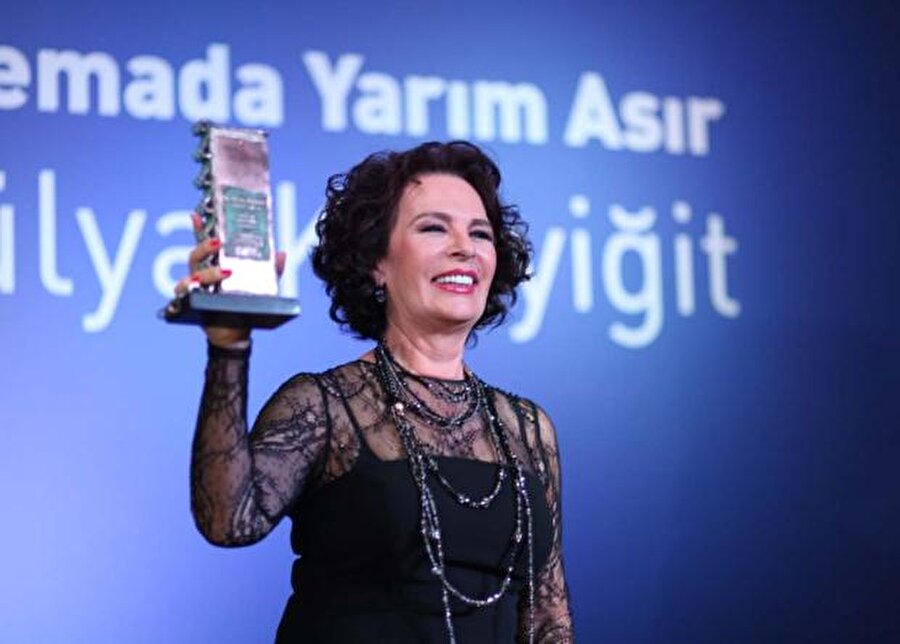 Bugün Ulusal ve Uluslararası alanda en çok ödül alan tek Türk sanatçıdır.

                                    
                                    
                                    
                                
                                
                                
