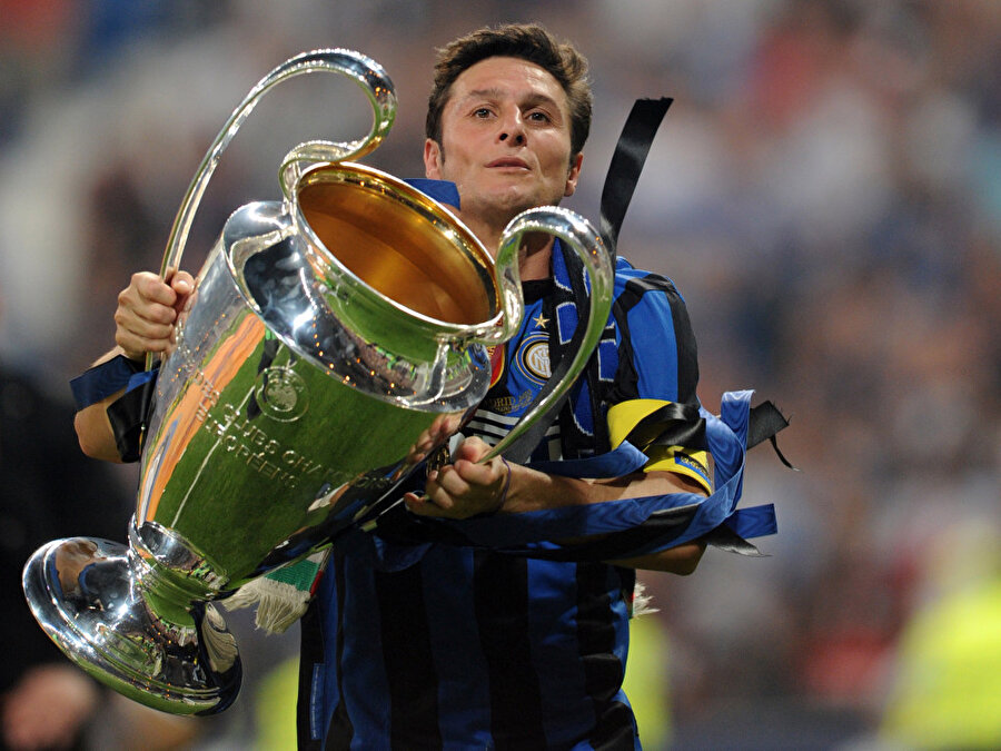 
                                    Zanetti, Inter formasıyla; Şampiyonlar Ligi Kupası (1), UEFA Kupası (1), Serie A Şampiyonluğu (5), İtalya Kupası (4) ve İtalya Süper Kupası (4) başarıları yaşadı.
                                