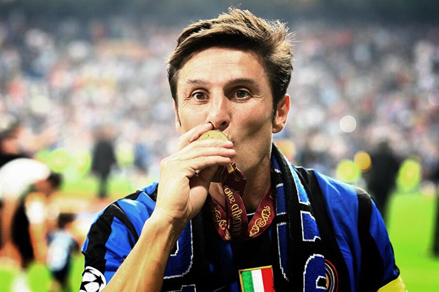 Zanetti, 2013 yılında verdiği bir röportajda önemli açıklamalarda bulunmuştu. Arjantinli futbolcu, 1999’da Real Madrid’ten çok önemli bir teklif aldığını belirtip, “Real Madrid beni transfer etmek istiyordu ve o kadar büyük bir kulübü reddetmek imkansızdı ama ben, Inter’de bir iz bırakmadan bu formayı çıkarmak istemiyordum. O an tesadüftür ki takım kaptanlığına getirildim. Hayatımda bana verilmiş en güzel sorumluluktu” ifadelerini kullandı.