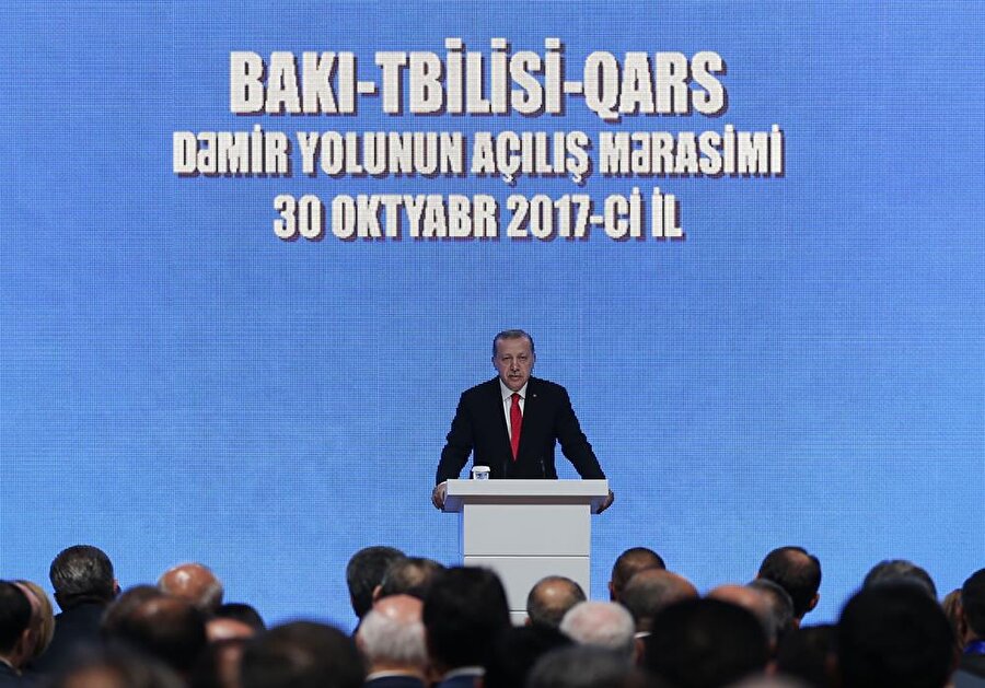 Cumhurbaşkanı Recep Tayyip Erdoğan, “Bakü-Tiflis-Kars Demiryolu” hattının açılışına katılmak üzere Azerbaycan’a geldi.
