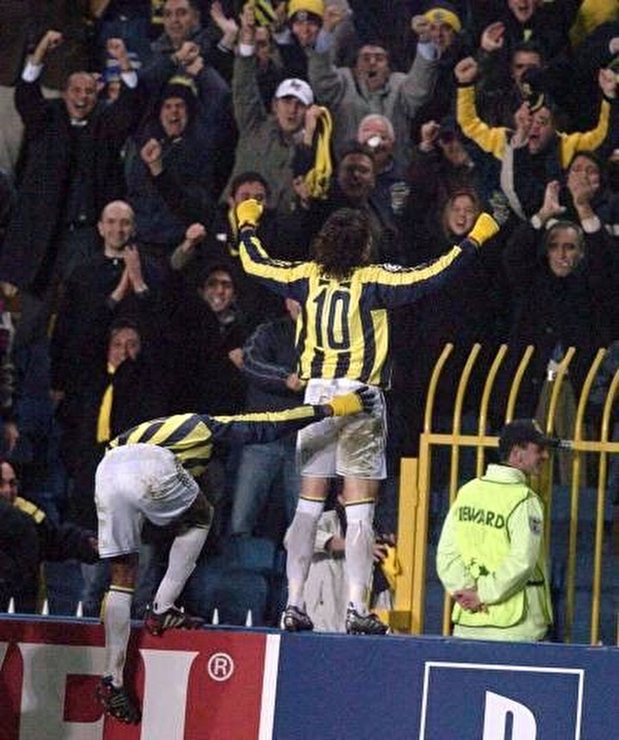 
                                    Fenerbahçe'de 2003-04, 2004-05 ve 2006-07 sezonlarında şampiyonluk yaşayan Tuncay Şanlı, 100. yılın ardından Avrupa macerasına başlamak istedi.
                                