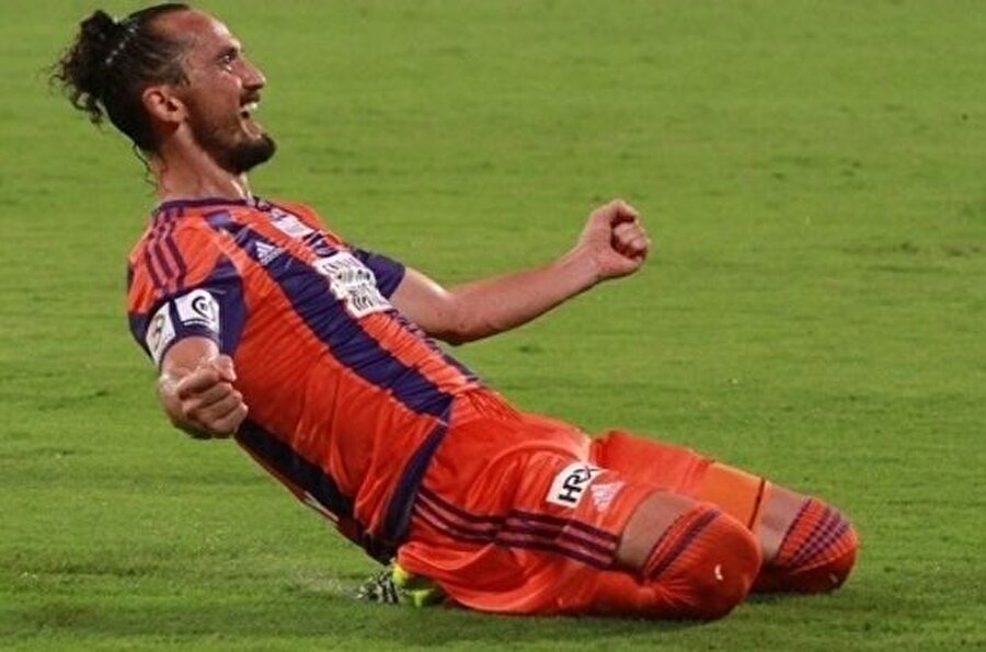 
                                    Fenerbahçe'nin 'Şanlı' Tuncay'ı Ocak 2016'da Hindistan'ın Pune City takımında kariyerine nokta koydu. 
                                