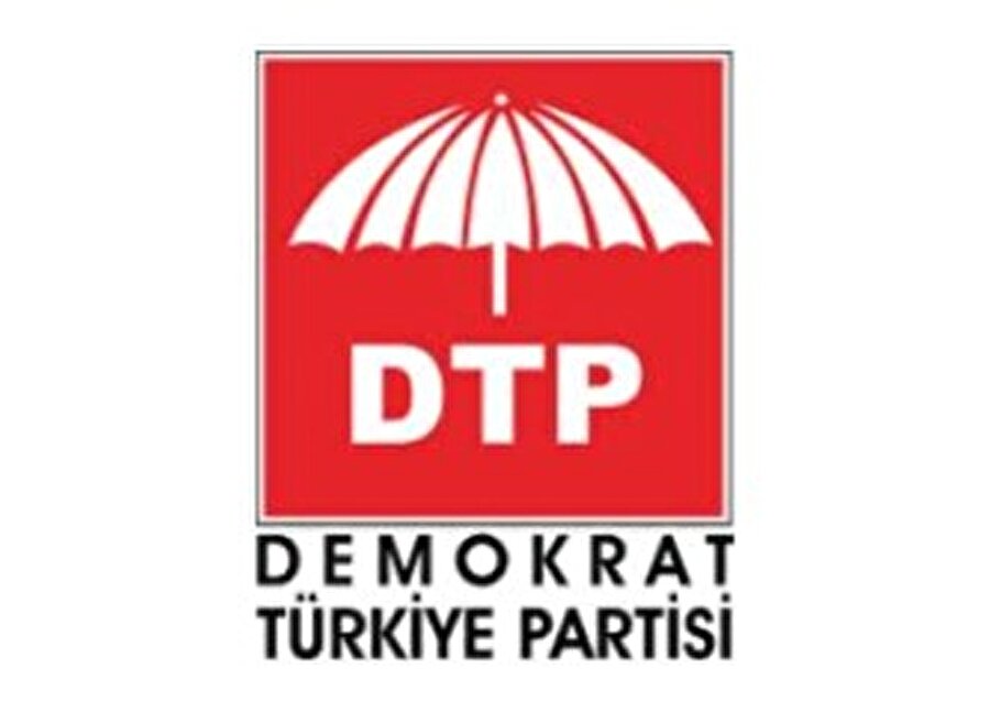 Demokrat Türkiye Partisi (DTP)

                                    
                                    
                                    
                                    
                                    
                                    
                                    28 Şubat'ın siyasi ayağı, DYP parçalanarak sağlanmıştır. 1995 seçimlerinden 135 milletvekili çıkaran DYP, parçalanarak 98 milletvekiline kadar düşürülmüştür. DYP'den kopan milletvekillerinin çoğunluğu DTP’nin içinde yer aldı. DTP’nin 67 kurucusundan 6’sı milletvekiliydi.

  


  
İlk Genel başkanı Hüsamettin Cindoruk'tu. Temmuz 1997'de Mesut Yılmaz'ın başkanlığında kurulan 55. Hükümet'te ANAP ve DSP ile beraber koalisyon ortaklarından biri oldu. 17 Nisan 1999'da yapılan genel seçimlerde % 0,58'lik oy oranıyla parlamentoya giremedi. 

  


  
Bunun üzerine Cindoruk genel başkanlıktan istifa etti, yerine İsmet Sezgin getirildi. 2002 Nisan'ında yapılan kongrede İsmet Sezgin koltuğunu Mehmet Ali Bayar'a bıraktı.  2002 Genel Seçimleri'nde DYP ile ittifak yapan DTP, bu partinin seçim barajını aşamaması üzerine gene TBMM'ye giremedi. Seçim mağlubiyetinden sonra Bayar da istifa etti. DTP, Bayar'dan sonra 3 kez genel başkan değiştirmesine rağmen güç kaybetmeye devam etti. Kasım 2004'te yapılan 4. olağanüstü kongrede genel başkanlığa eski bakanlardan Yaşar Okuyan getirildi. 15 Mayıs 2005'te yapılan 3. olağan kongrede DTP'nin adı Hürriyet ve Değişim Partisi olarak değiştirildi. Hürriyet ve Değişim Partisi 2008'de Halkın Yükselişi Partisi'ne katıldı.
                                
                                
                                
                                
                                
                                
                                