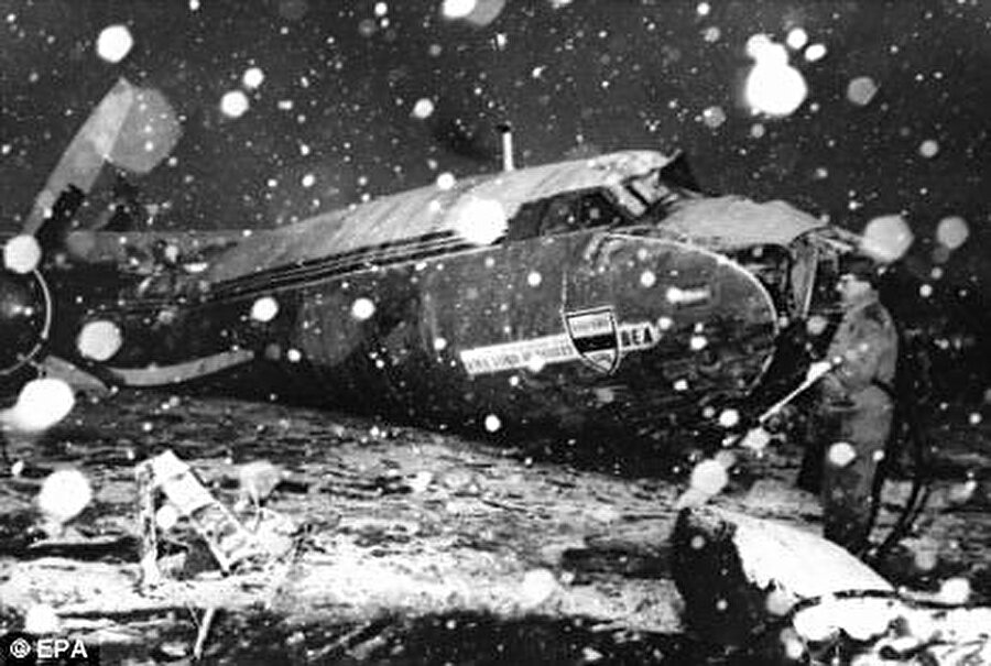 Busby Babes Faciası
6 Şubat 1958 tarihinde Manchester United futbol takımını taşıyan British Airways uçağının kötü hava koşullarında havalanmayı deneyen uçak, 3.denemesinde düşmüş ve toplam 44 yolcudan 20'si hayatını kaybetmişti.