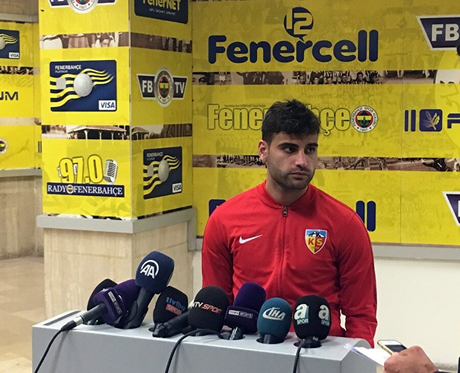 Kayserisporlu futbolcudan muhabire fırça: Amacın ne?​