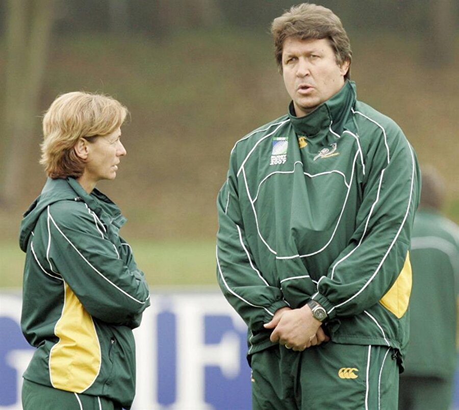 Yönetim, hakemlere eğitim vermesi için özellikle rugby takımlarıyla çalışan ‘görsel farkındalık koçu’ Sherylle Calder ile anlaştı.

                                    
                                    
                                
                                