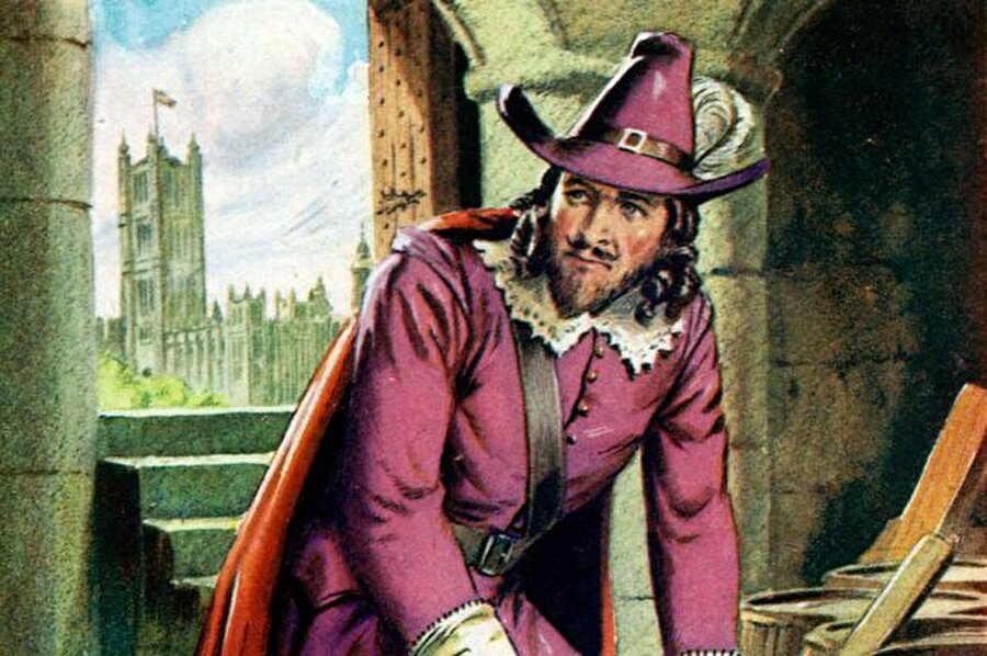 İngiltere'nin en büyük vatan haini Guy Fawkes kimdir?

                                    
                                    
                                    
                                    13 Nisan 1570 tarihinde York’ta gözlerini açan Fawkes, Katolik bir İngiliz askeriydi. İspanyol ordusunun Hollanda’da bulunan birliğine katılan Guy Fawkes askeri zekasıyla ün saldı ve 1604 yılında yurduna geri dönüş yaptı. Robert Catesby ve diğer komplocularla tanışan Fawkes,  Katolik Kilisesi’nin eskiden olduğu gibi egemenliğinin geçerli olduğu bir düzen için, mevcut sistemi ve yöneticilerini yok etme kararı aldı. 16. yüzyılın sonları 17. yüzyılın başlarında, İngiltere’de mezhep çatışmaları doruğa ulaşmış, İngiliz Kraliyeti, Britanya Katoliklerinin haklarını sınırlandırmıştı. Komplocu grup, kralı ve destekçilerini öldürerek Katoliklerin devlette söz sahibi olacağını düşünüyordu.
                                
                                
                                
                                