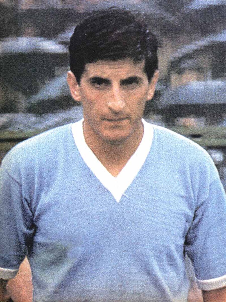 
                                    
                                    1963'de Fiorentina'ya geri döndü ve bir sezon daha burada kaldı. İtalya macerası nedeniyle "Sinyor Bartu" lakabını alan efsane 1964'te Lazio'ya transfer oldu. Bartu, 1964-1967 yılları arasında Lazio'da forması giydi.
                                
                                
