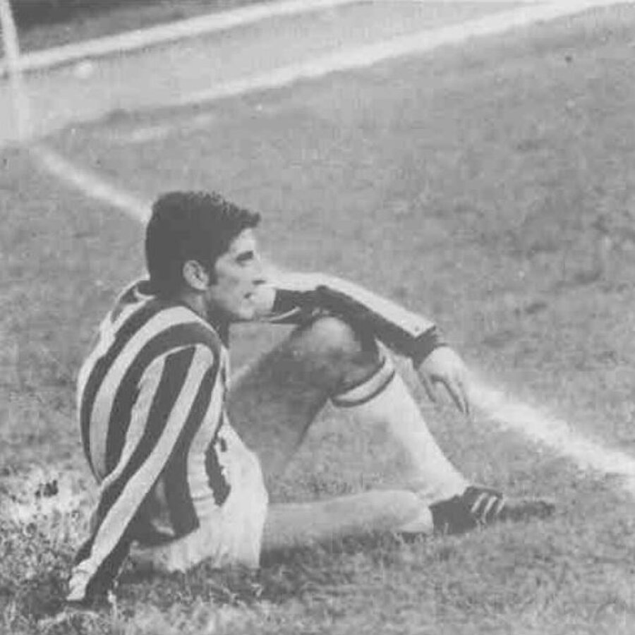 
                                    
                                    Sinyor, 1967'de aşık olduğu renklere döndü. Can Bartu Fenerbahçe formasıyla çıktığı 326 maçta 162 gol attı.
                                
                                