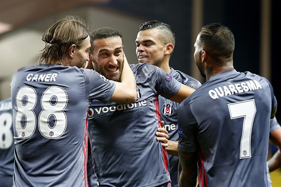 UEFA Şampiyonlar Ligi'nin 4. haftasında E, F, G ve H gruplarında 8 maç oynanacak
Temsilcimiz Beşiktaş, G Grubu 4. maçında Fransa temsilcisi Monaco ile (20:00) karşılaşacak. UEFA Şampiyonlar Ligi'nde bugünki program şöyle:  Liverpool-Maribor, Sevilla-Spartak Moskova, Shakhtar Donetsk-Feyenoord, Napoli-Manchester City, Porto-Leipzig, Tottenham-Real Madrid, Borussia Dortmund-APOEL