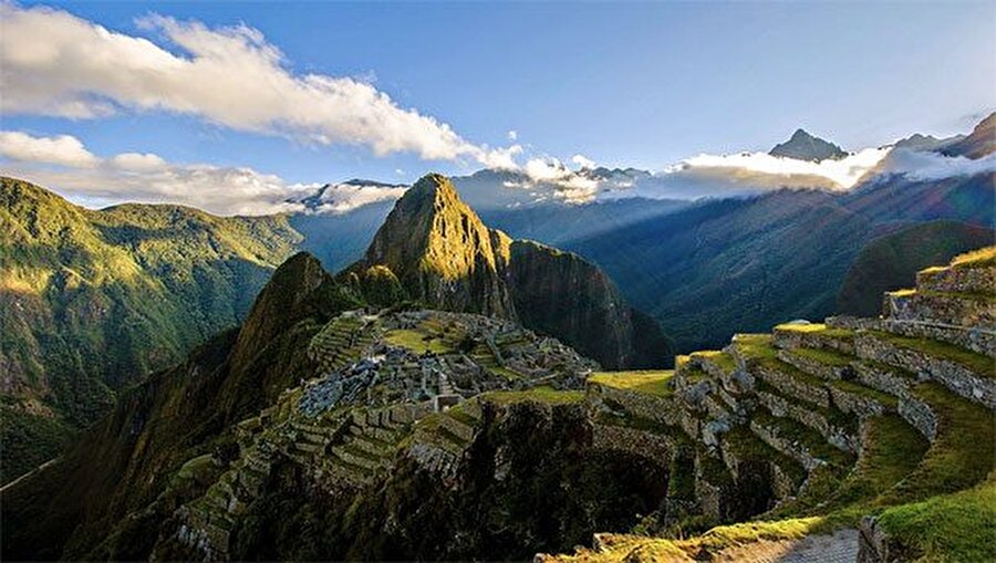 Machu Picchu - Peru

                                    
                                    
                                    Heyelan ve erozyon bu tarihi siteyi yok etmekle tehdit ediyor.
                                
                                
                                