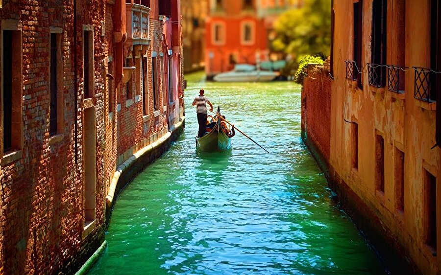 Venedik - İtalya

                                    
                                    
                                    Dünyanın en romantik kenti olan Venedik, her geçen yıl giderek ağırlaşan sel baskınlarının artması, şehri bu yüzyılın sonuna kadar yaşanamaz hale getirebilir.
                                
                                
                                