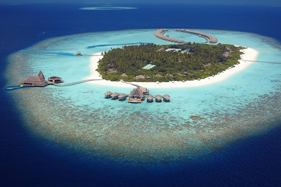 Maldivler 

                                    
                                    
                                    Deniz seviyesi yakın tarihlere kadar yaklaşık beş metre yükseldi. Bu güzel ada devleti, deniz yükselmeye devam ettiği taktirde, önümüzdeki 100 yıl içinde suyun içinde kalabilir.
                                
                                
                                