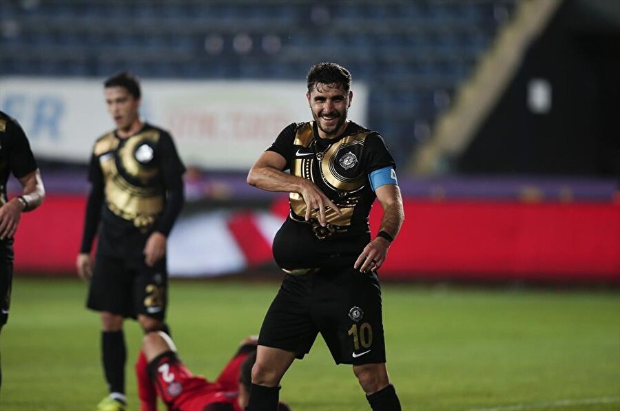 Özer Hurmacı'ya şok: 6 ay futboldan men edildi