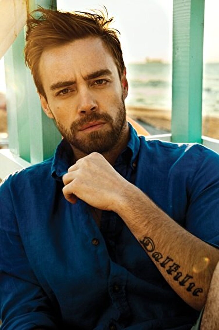 Murat Dalkılıç
Ara ara oyunculuk yapsa da, konservatuar mezunu olan Murat Dalkılıç müzisyenlik yapmasaydı oyunculuk kariyeri ile ön planda olacaktı.