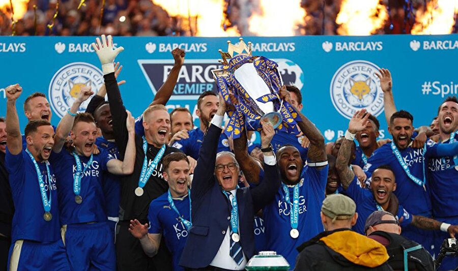 Leicester City, 2016 İngiltere Şampiyonu
Leicester City inanılmaz yükselişini forvet Jamie Vardy’ye borçluydu. 29 yaşındaki Vardy 36 maçta attığı 22 golle takımını zafere taşırken arka arkaya 11 karşılaşmada ağları havalandırarak bir de lig rekoru kırdı.